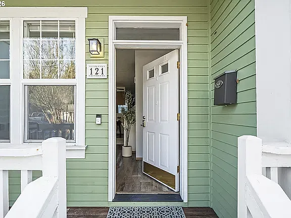 SE 8th Ave — Photo 2