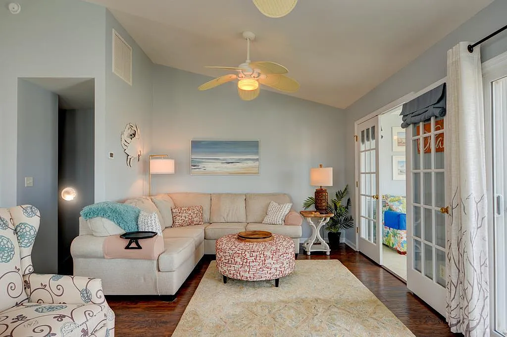 4 bed, 1646 sqft, $2,650 — Photo 3