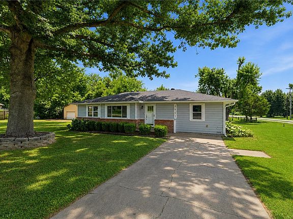 3rd image of 3951 Southland Dr