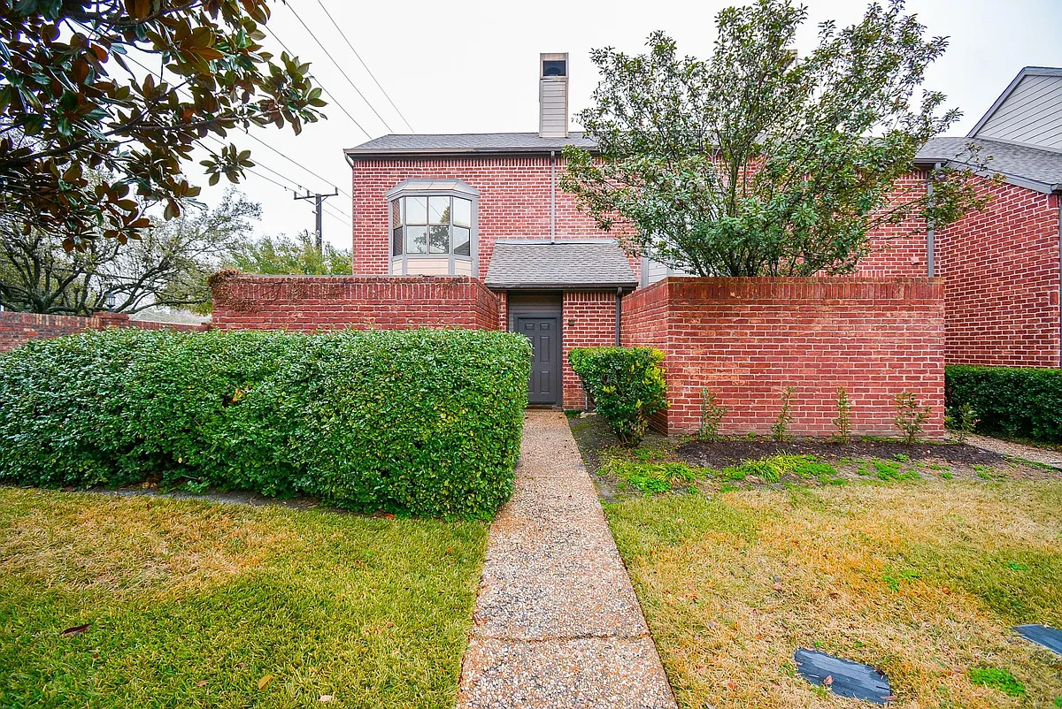 Building Photo - 7447 Cambridge St #115
