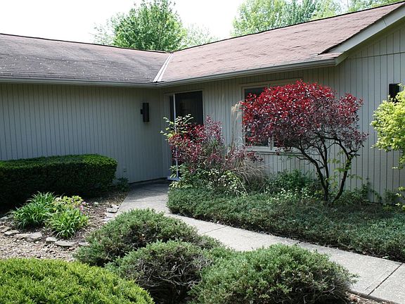 2nd image of 22147 Meadowsouth Ct
