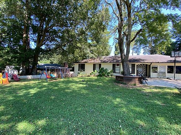 4th image of 1520 Bainbridge Ln