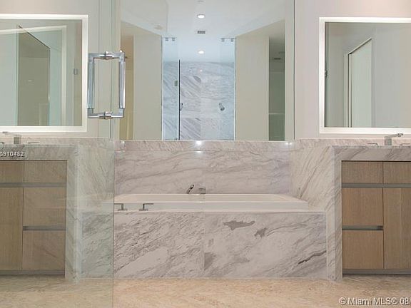 4th image of 2821 S Bayshore Dr Unit 12D