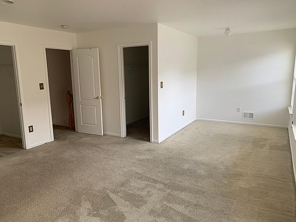 MBR extra Sitting Space and extra walk in closet