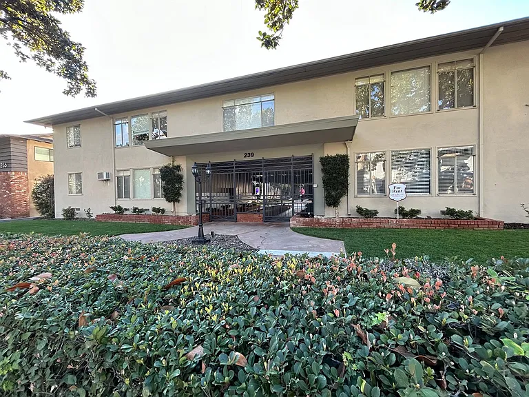 Live in Style in Madison: Rent Your Next Home Now! — Photo 2