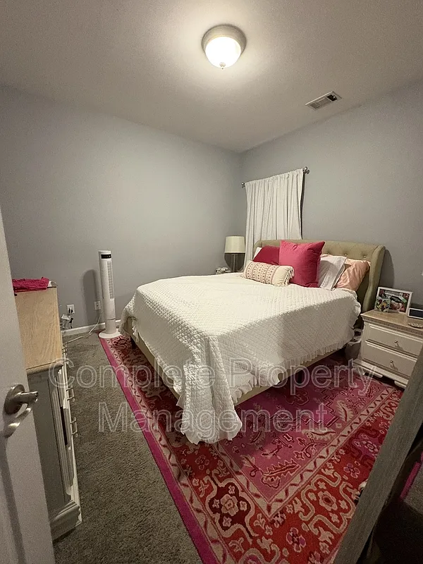3 bed, 2.0 bath, 1545 sqft, $2,000 — Photo 4