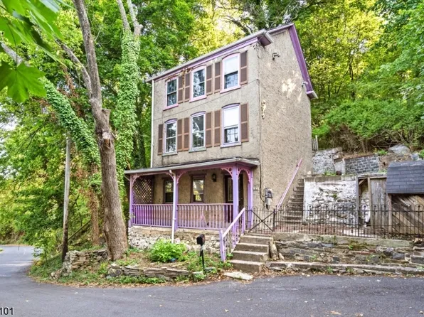 12 Weeden St, Lambertville City, NJ 08530