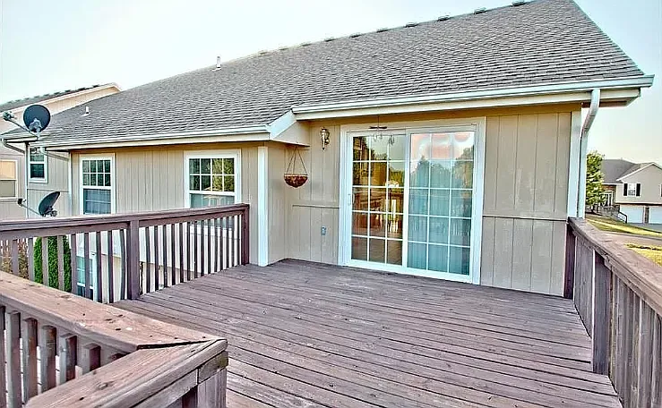 1912 Country Ridge Dr — Photo 4