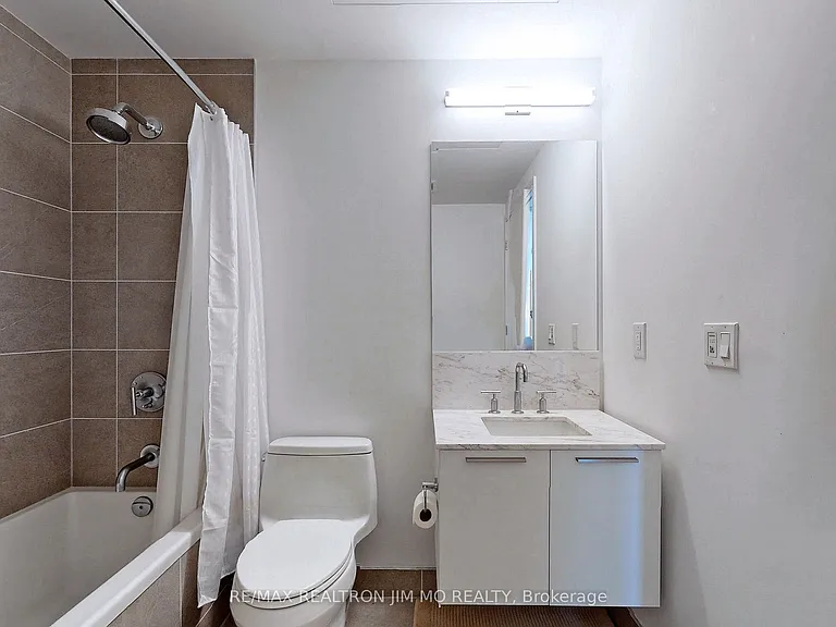 3 Gloucester St #3205 — Photo 26