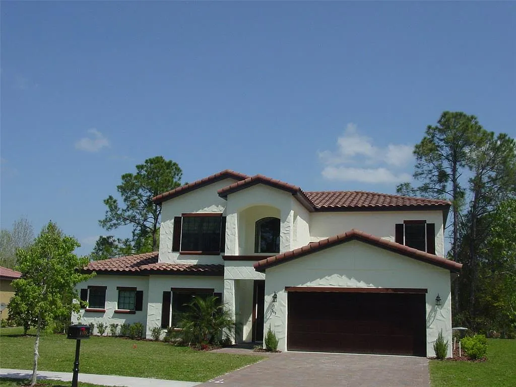 5 bed, 3.5 bath, 2555 sqft, $2,870 — Photo 2