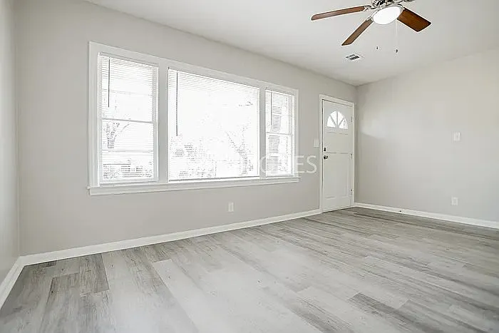 3 bed, 1.0 bath, 1040 sqft, $1,035 — Photo 2