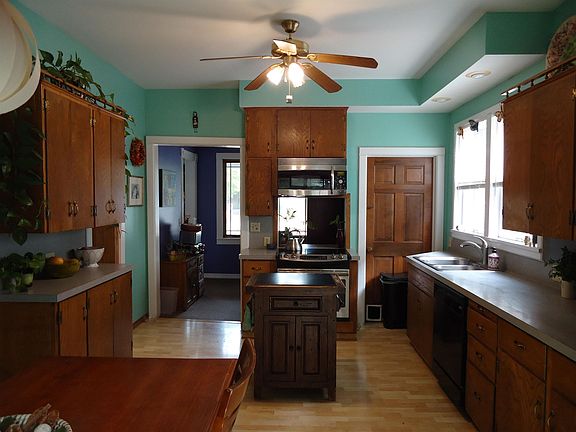 3rd image of 522 W 22nd St