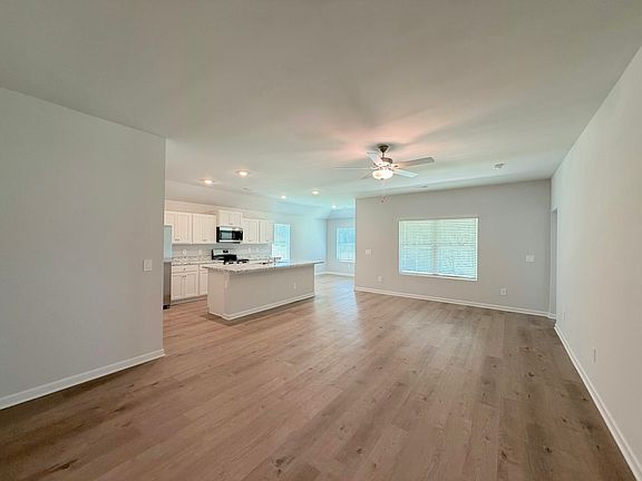 5th image of 302 Spanish Moss Ct