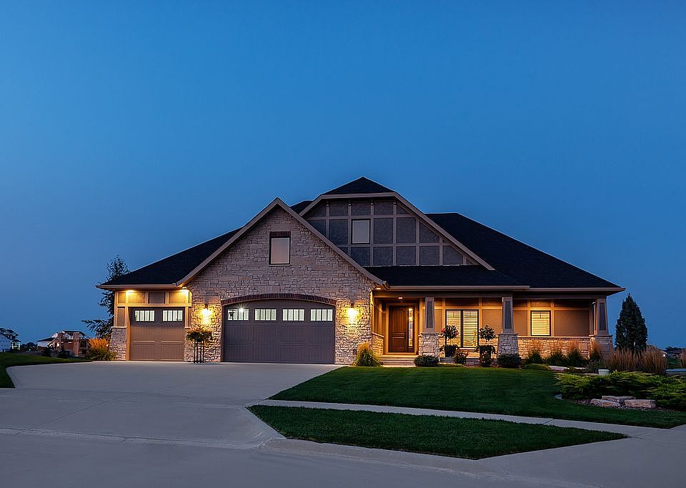 1st image of 5111 NE Bellagio Ct