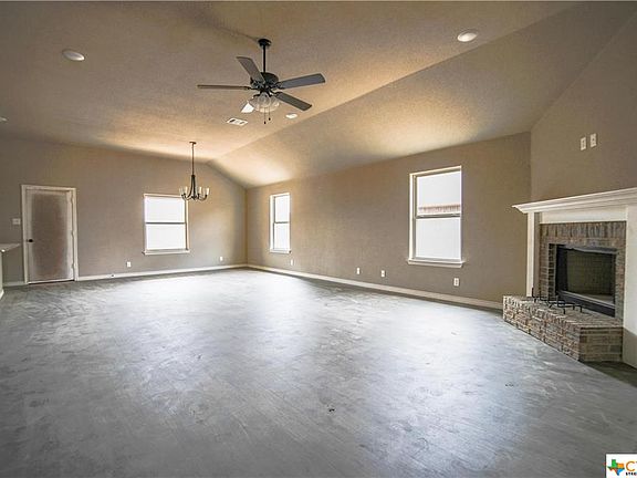 3rd image of 902 Clayton Ct