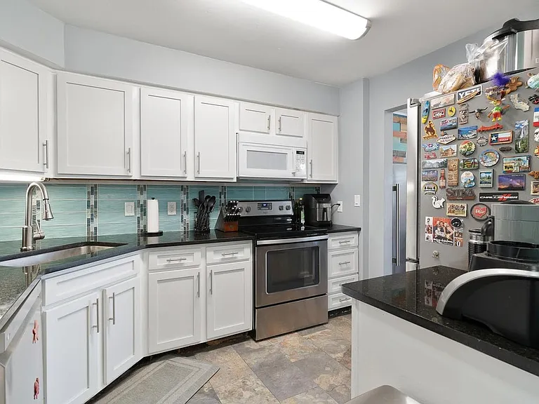 800 Bay Dr #10 — Photo 31