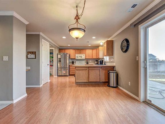 5th image of 5740 Oleander St