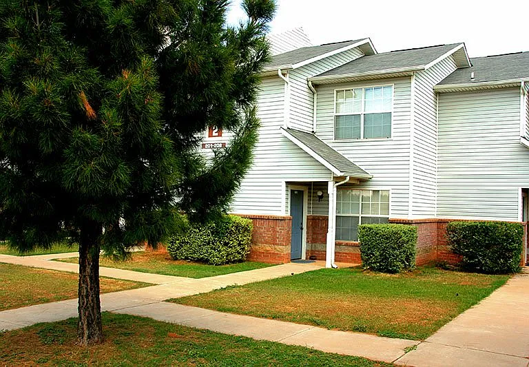 3033 Westdale Cir #3033 — Photo 1