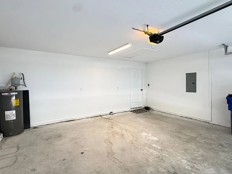 8833 Hampshire Dr — Photo 34