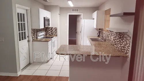 2237 Lake Dr Photo 1