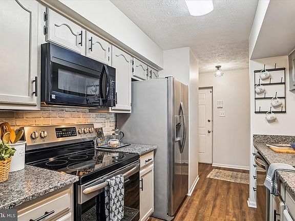 3rd image of 658 Southern Hills Dr