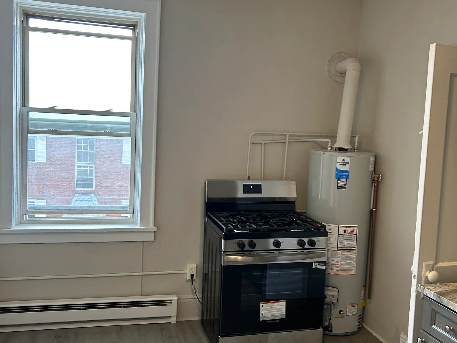 1 bed, 650 sqft, $1,500 — Photo 3