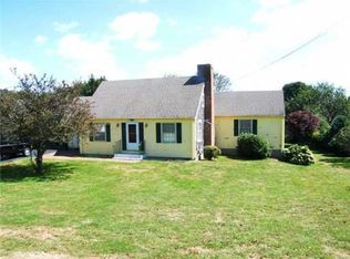 8 Baldwin Rd, Middletown, RI 02842