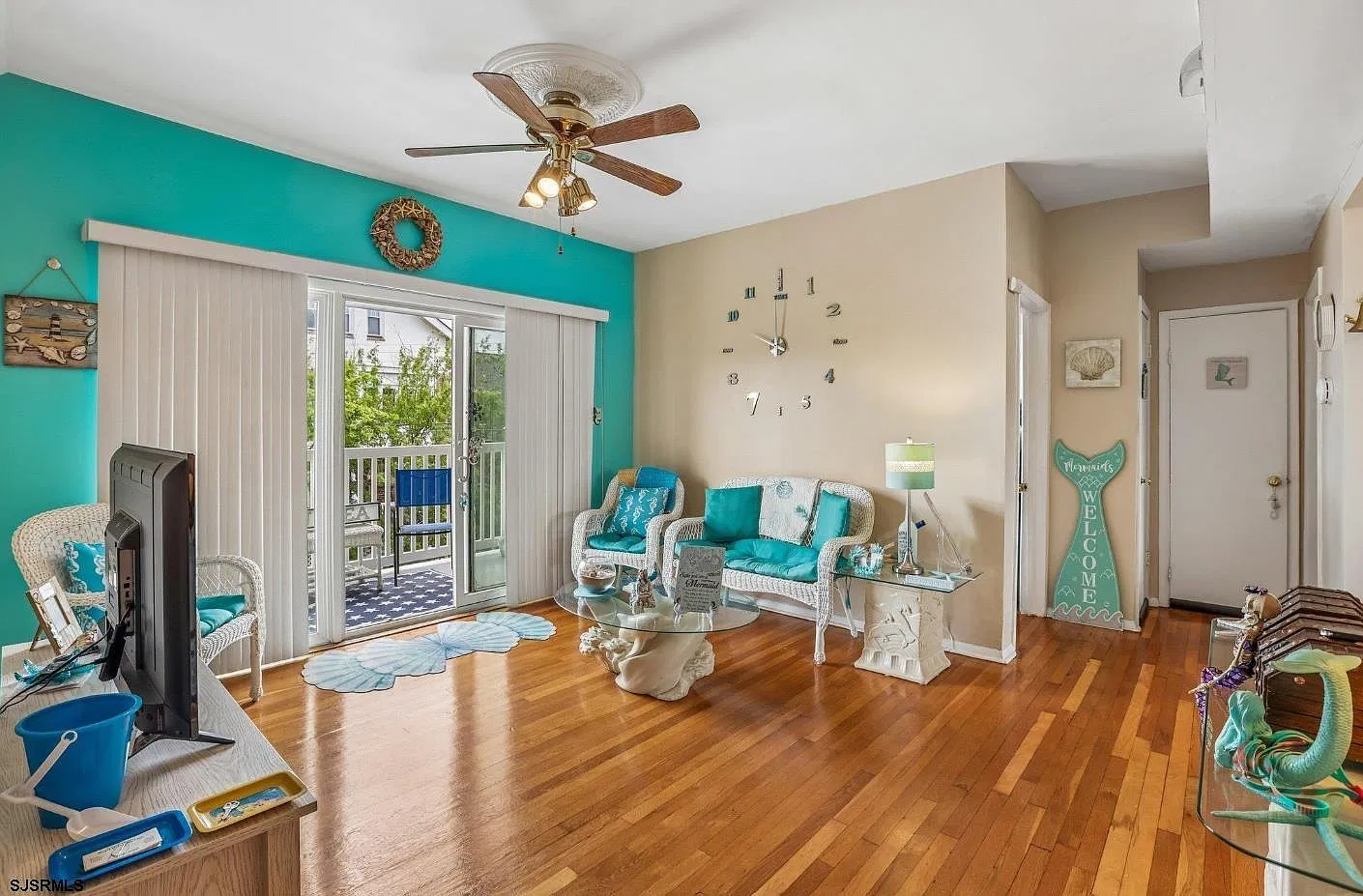 2 bed, 1.0 bath, 786 sqft, $2,200 — Photo 2