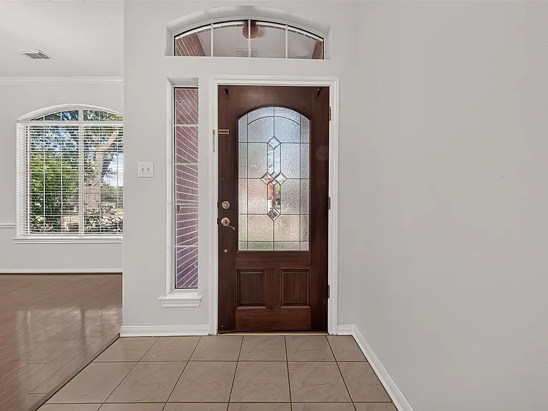 10802 Warner Hollow Ct — Photo 4