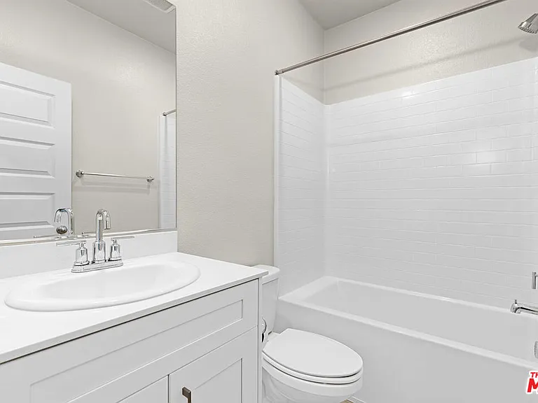 220 Lockhart Way — Photo 13