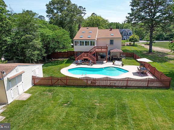5th image of 324 South Dr