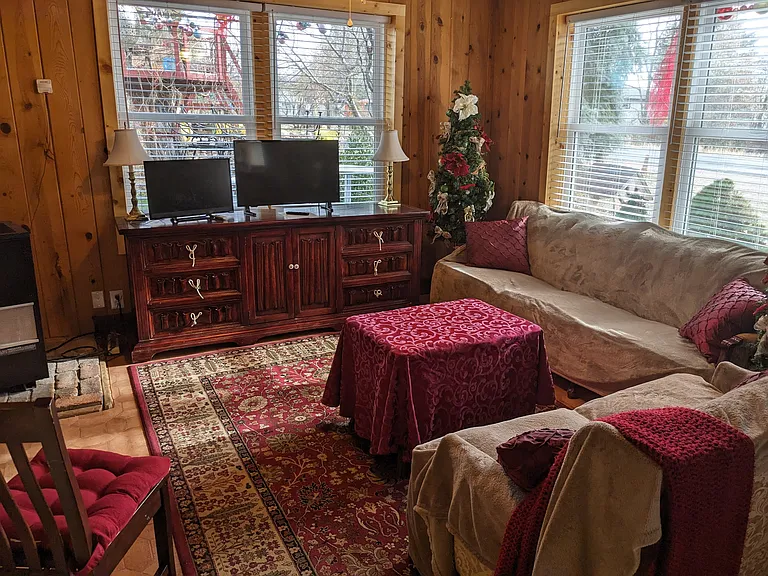 Cozy cottage Living room with stunning views of the Kolob mountains and plenty of seating.