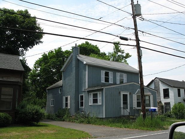 2nd image of 16 Halfmoon Cir