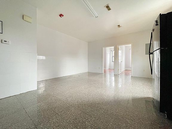4th image of 1427 W Flora St #3F