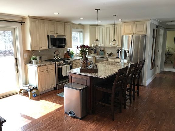 5th image of 1107 Bradford Ln