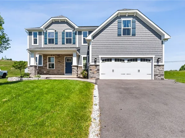1086 Harlowe Ln, Farmington, NY 14425