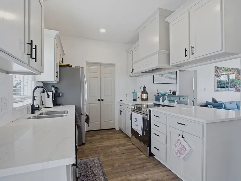7238 Pirates Cove Ln — Photo 6