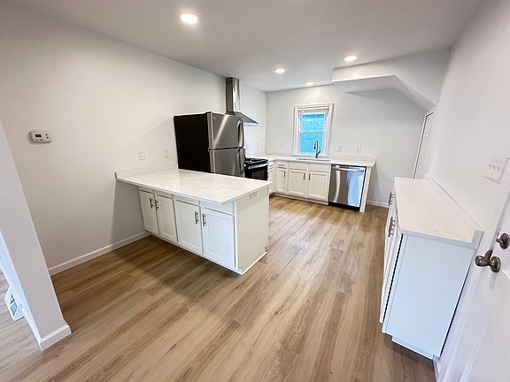 5th image of 229 Chestnut Blvd APT 1