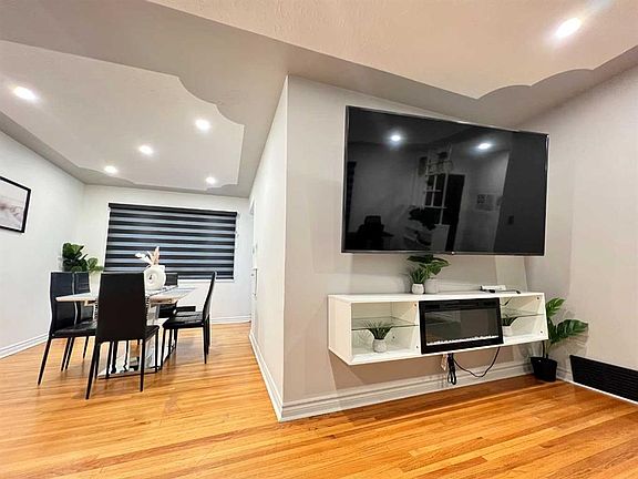 4th image of 560 Northmount Dr NW