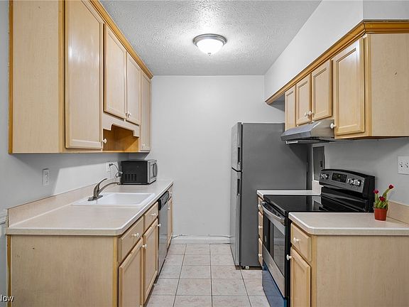 4th image of 16460 Heather Ln APT 102
