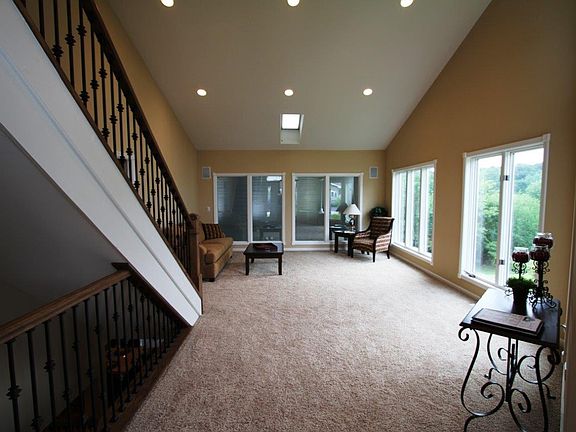 2nd image of 1001 Creekview Ln