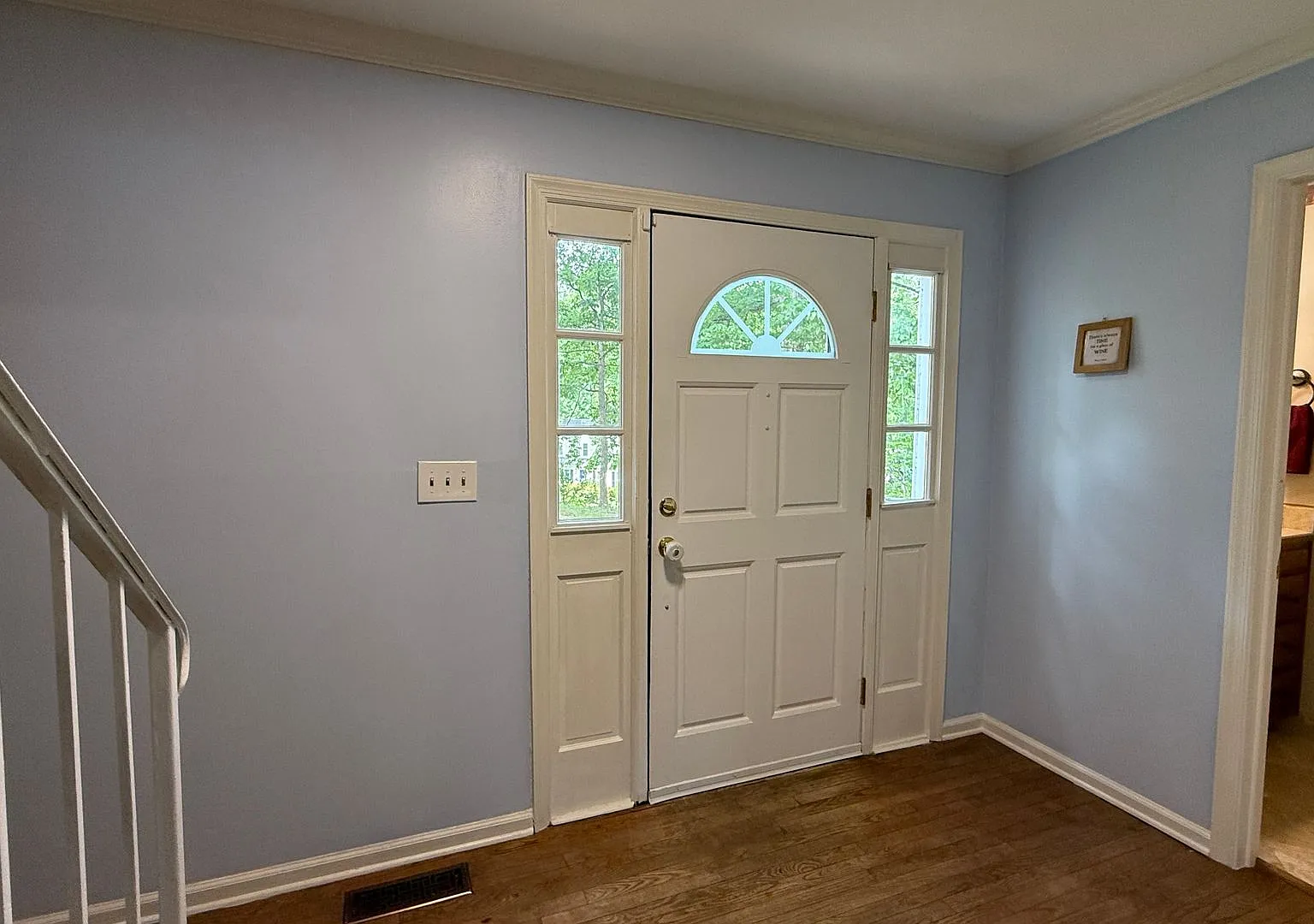 Classic 4 Bedroom Colonial — Photo 2