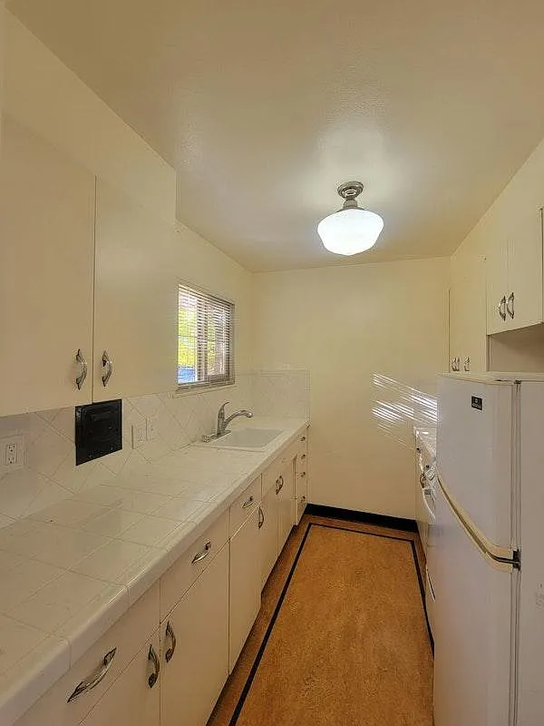 T0131 - Claremont Apartments — Photo 1