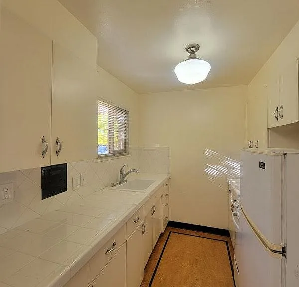N0131 - Claremont Apartments — Photo 1