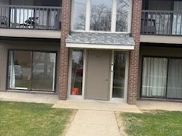 601 College Park Dr APT 4, Coraopolis, PA 15108