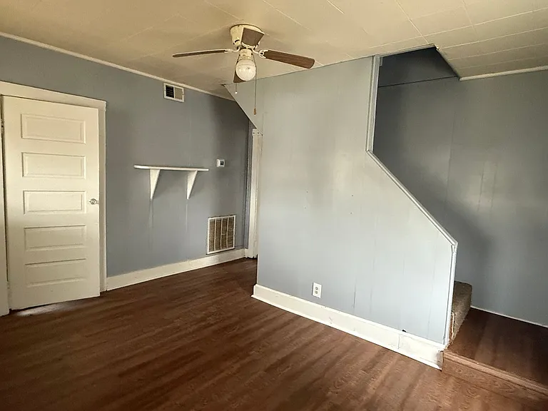 277 E Main St — Photo 8