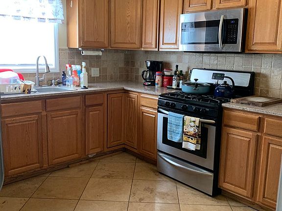 5th image of 1204 Gidding St