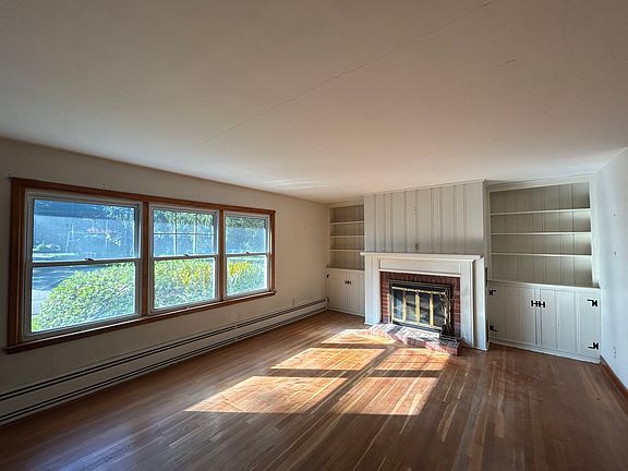 2nd image of 4 Eagle Ln