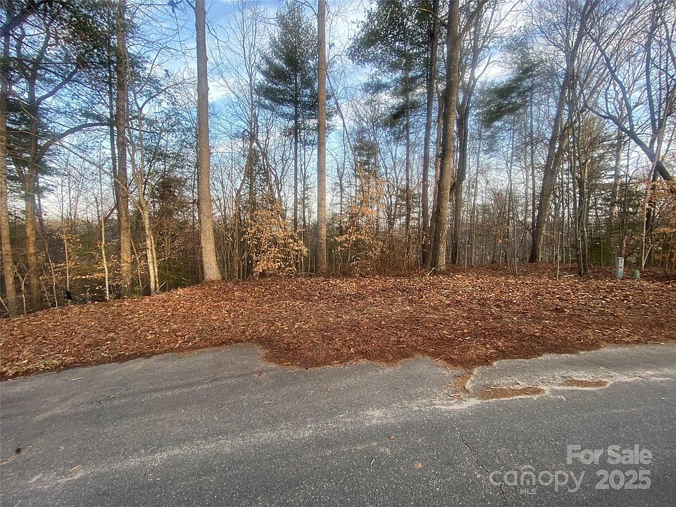 2nd image of 211 Horse Shoe Ln