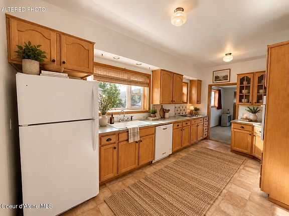 3rd image of 125 Sunset View St